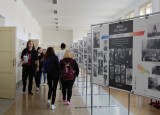 Výstava fotograií na Obchodní akademii Vinohradská